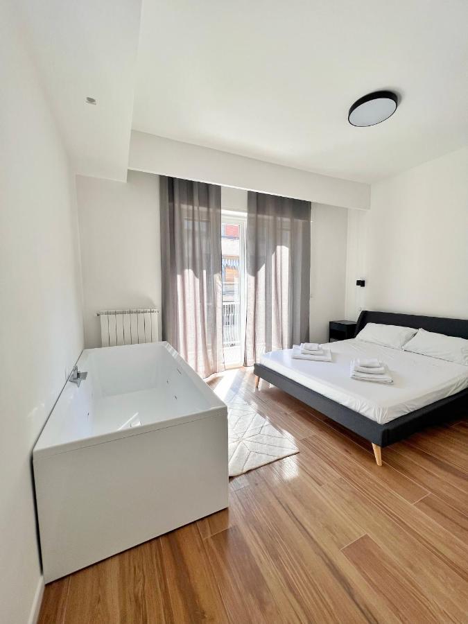 Finella Charming Bari